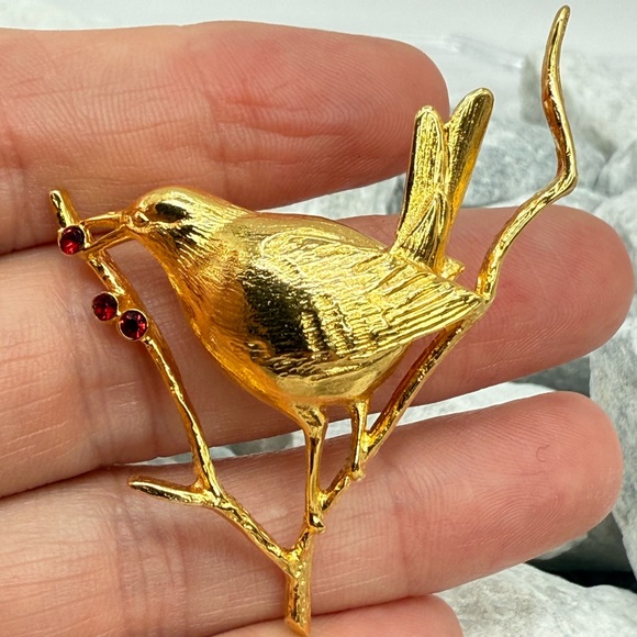 Vintage Joan Rivers Bird on Branch Brooch Gold Tone Ruby Red Rhinestone Berries - Picture 11 of 17